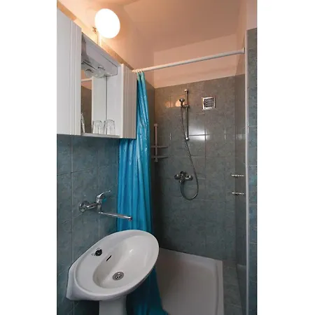 1 Bedroom Gorgeous Apartment In Porec Porec