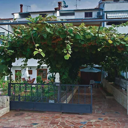 Apartment 1 Bedroom Gorgeous Apartment In Porec